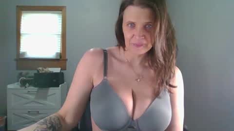 BlueEyedDDVixen online show from 04-20-26, 01:36