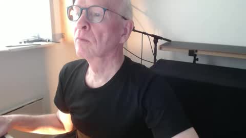 Snapshot of blueeyesn8 chatting on 10-09-25, 08:12 blueeyesn8 online show from 10-09-25, 08:12