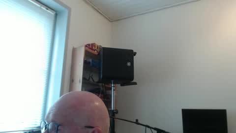 Snapshot of blueeyesn8 chatting on 10-11-25, 08:35 blueeyesn8 online show from 10-11-25, 08:35