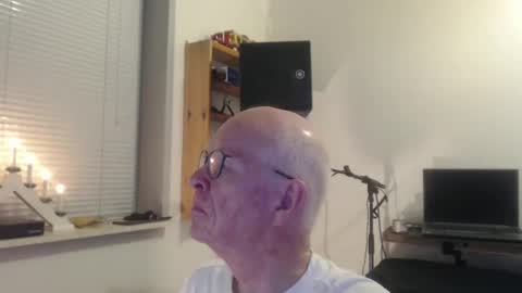 blueeyesn8 online show from 12-02-25, 07:09