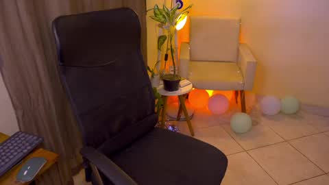 FLORAA online show from 04-20-26, 07:37