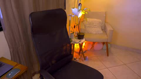 FLORAA online show from 05-07-26, 01:49