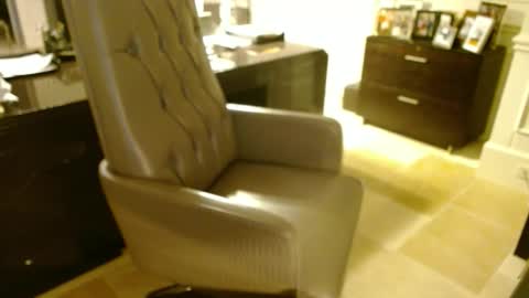 Snapshot of blueisles chatting on 10-20-25, 11:05 blueisles online show from 10-20-25, 11:05