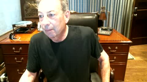 Snapshot of blueisles chatting on 06-18-26, 10:09 blueisles online show from 06-18-26, 10:09