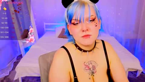 Snapshot of bluelunaray chatting on 09-25-25, 02:04 Hi my name is Lunaray online show from 09-25-25, 02:04