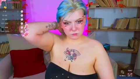 Snapshot of bluelunaray chatting on 09-28-25, 10:42 Hi my name is Lunaray online show from 09-28-25, 10:42