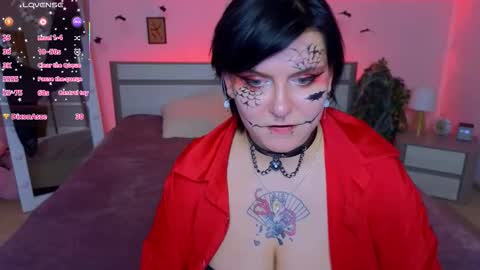 Snapshot of bluelunaray chatting on 10-16-25, 11:11 Hi my name is Lunaray online show from 10-16-25, 11:11