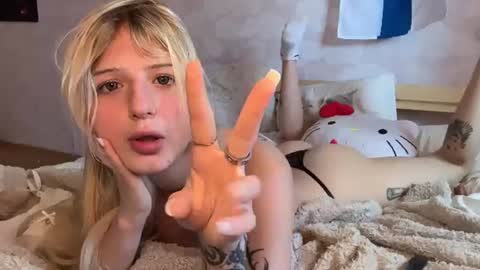 Delle online show from 06-27-26, 08:41