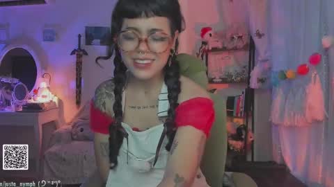 Snapshot of blushing_nymph chatting on 09-26-25, 01:31   Im Nym  Justa nymph on twitter and IG online show from 09-26-25, 01:31