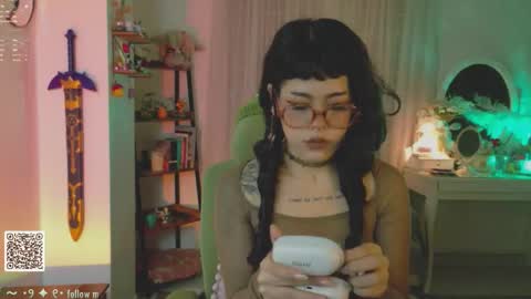 Snapshot of blushing_nymph chatting on 11-08-25, 01:17 Im Nym Justa nymph on twitter and IG online show from 11-08-25, 01:17