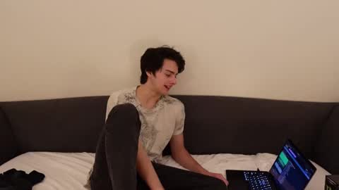 Snapshot of bluskyzz chatting on 02-17-25, 01:47 BluSky online show from 02-17-25, 01:47