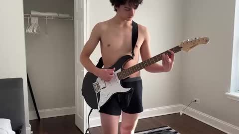 Snapshot of bluskyzz chatting on 02-18-25, 06:26 BluSky online show from 02-18-25, 06:26