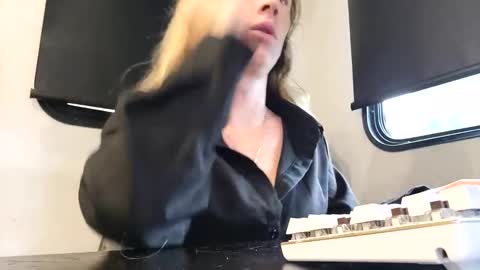 Snapshot of bmorganne420 chatting on 11-16-25, 06:24 MamaMorgan online show from 11-16-25, 06:24