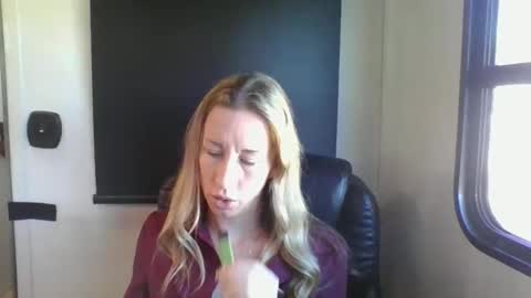 Snapshot of bmorganne420 chatting on 11-26-25, 06:20 MamaMorgan online show from 11-26-25, 06:20