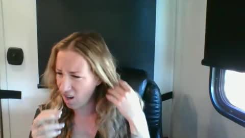 Snapshot of bmorganne420 chatting on 12-01-25, 04:34 MamaMorgan online show from 12-01-25, 04:34