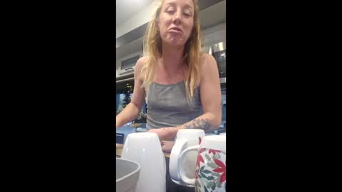 Snapshot of bmorganne420 chatting on 12-14-25, 12:05 MamaMorgan online show from 12-14-25, 12:05