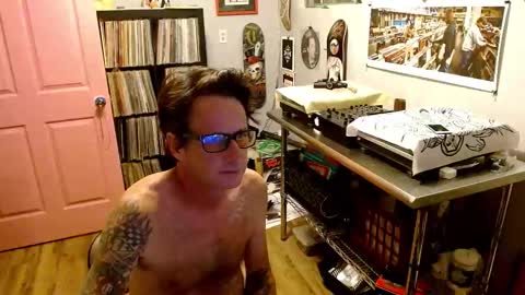 Snapshot of bnczuperzexy chatting on 10-11-25, 04:22 ZuperZexyZounds online show from 10-11-25, 04:22