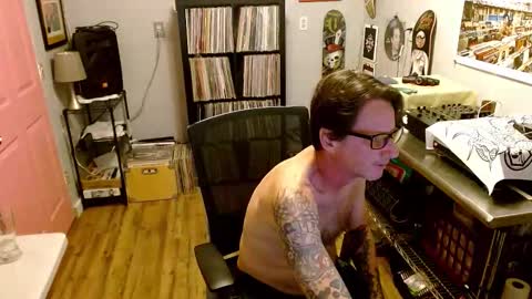 Snapshot of bnczuperzexy chatting on 10-14-25, 04:57 ZuperZexyZounds online show from 10-14-25, 04:57