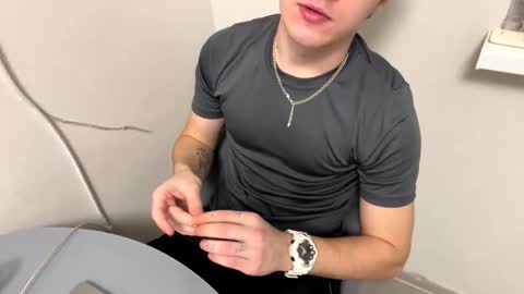 Snapshot of bob_bucks chatting on 02-27-26, 10:21 bob_bucks online show from 02-27-26, 10:21