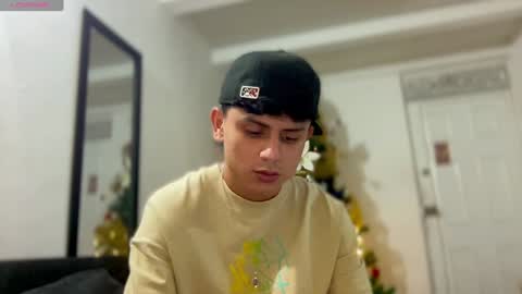 Snapshot of bob_pettersonn chatting on 12-19-24, 01:07 Bob INDEPENDENT MODEL online show from 12-19-24, 01:07