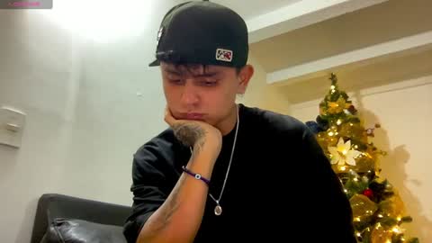 Snapshot of bob_pettersonn chatting on 12-21-24, 01:36 Bob INDEPENDENT MODEL online show from 12-21-24, 01:36