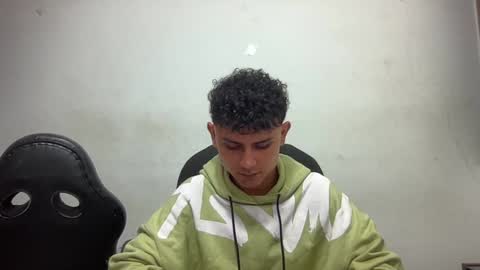 Snapshot of bob_pettersonn chatting on 12-25-24, 12:27 Bob INDEPENDENT MODEL online show from 12-25-24, 12:27