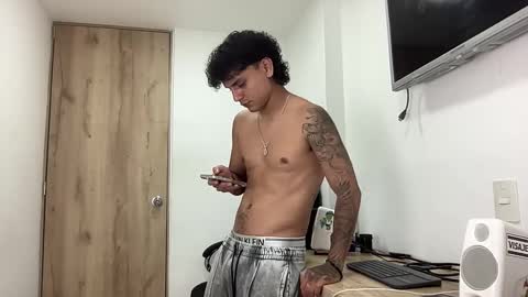 Snapshot of bob_pettersonn chatting on 09-09-25, 02:44 Bob INDEPENDENT MODEL online show from 09-09-25, 02:44