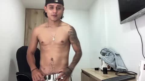 Snapshot of bob_pettersonn chatting on 09-14-25, 04:44 Bob INDEPENDENT MODEL online show from 09-14-25, 04:44