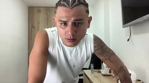 Snapshot of bob_pettersonn chatting on 09-17-25, 03:30 Bob INDEPENDENT MODEL online show from 09-17-25, 03:30