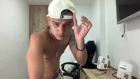 Snapshot of bob_pettersonn chatting on 09-20-25, 03:07 Bob INDEPENDENT MODEL online show from 09-20-25, 03:07