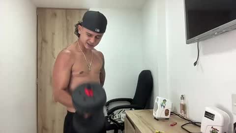 Snapshot of bob_pettersonn chatting on 09-23-25, 02:03 Bob INDEPENDENT MODEL online show from 09-23-25, 02:03