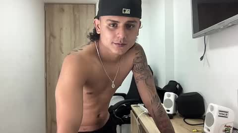 Snapshot of bob_pettersonn chatting on 09-26-25, 04:38 Bob INDEPENDENT MODEL online show from 09-26-25, 04:38