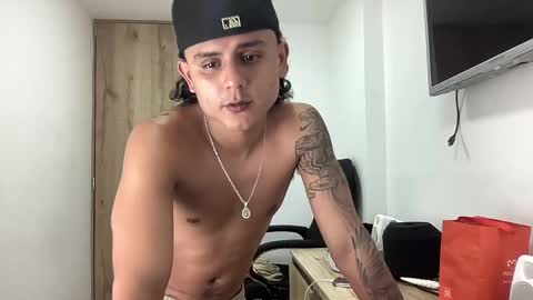 Snapshot of bob_pettersonn chatting on 09-28-25, 06:30 Bob INDEPENDENT MODEL online show from 09-28-25, 06:30