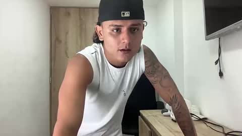 Snapshot of bob_pettersonn chatting on 09-30-25, 04:50 Bob INDEPENDENT MODEL online show from 09-30-25, 04:50