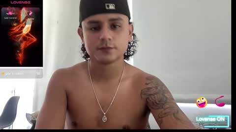 Snapshot of bob_pettersonn chatting on 10-23-25, 03:00 Bob INDEPENDENT MODEL online show from 10-23-25, 03:00