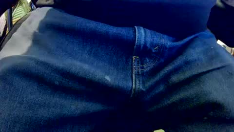 Snapshot of bobbie420_ chatting on 10-11-25, 01:27 bobbie420_ online show from 10-11-25, 01:27