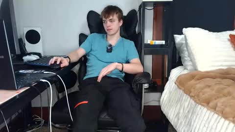 bobby72738 online show from 09-11-25, 03:28