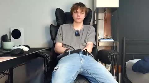 Snapshot of bobby72738 chatting on 12-17-25, 03:34 bobby72738 online show from 12-17-25, 03:34