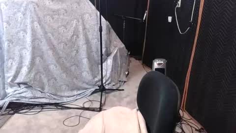 BobbyHill27b online show from 04-06-26, 04:19