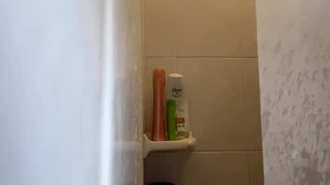 Snapshot of bobfish663 chatting on 12-16-25, 12:21 bobfish663 online show from 12-16-25, 12:21