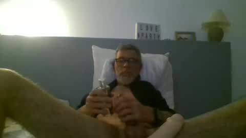 Snapshot of bobleymar33 chatting on 10-29-25, 10:44 bobleymar33 online show from 10-29-25, 10:44