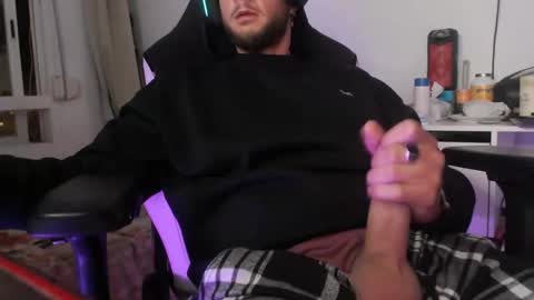 Snapshot of bodyking69 chatting on 01-19-25, 07:04 bodyking69 online show from 01-19-25, 07:04