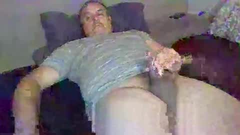 Snapshot of boidady chatting on 10-28-25, 07:34 emilio online show from 10-28-25, 07:34