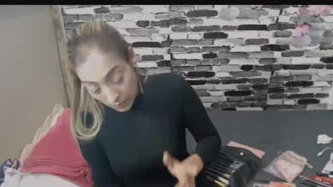 Kim online show from 09-30-25, 07:13