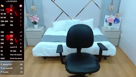 Paris online show from 01-09-25, 02:33