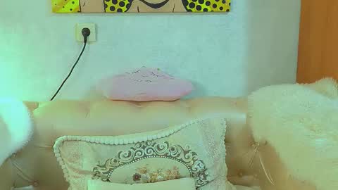 Mia online show from 03-27-26, 01:55