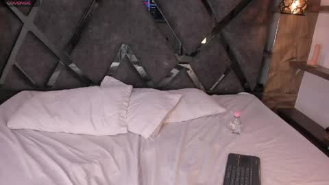 Snapshot of bombon_cambell chatting on 05-24-26, 03:55 Bombon online show from 05-24-26, 03:55