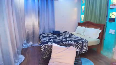 bombshelllaurax online show from 04-30-26, 04:19