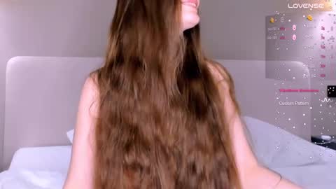 Snapshot of bondgirl4fun chatting on 02-09-25, 10:31 Olly online show from 02-09-25, 10:31