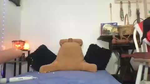 Bonnie online show from 12-19-24, 08:13